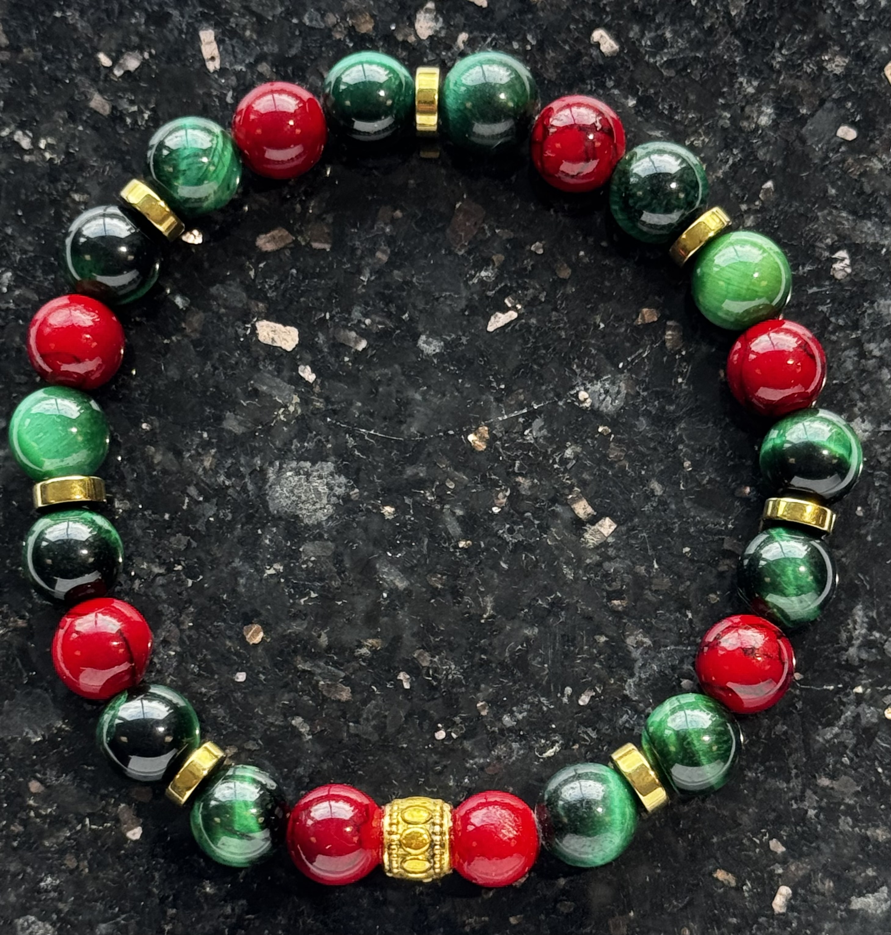 Red carnelian and green aventurine bracelet